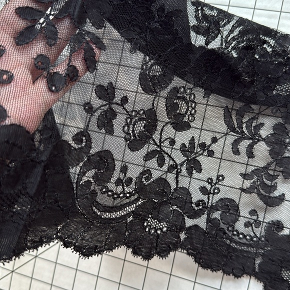 Vintage Black Lace Mantilla Veil – Spanish Style Floral Triangular Shawl - Picture 16 of 16